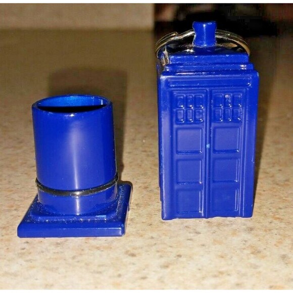 Doctor Who - Tardis Emergency Fund Secret Compartment Keychain! STocking Stuffer - Picture 3 of 4